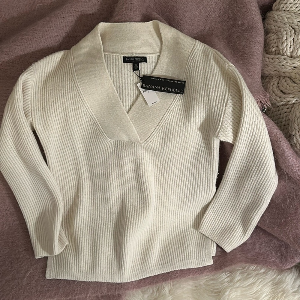 Banana republic, Italian wool and cashmere sweater *new with tags*  XS